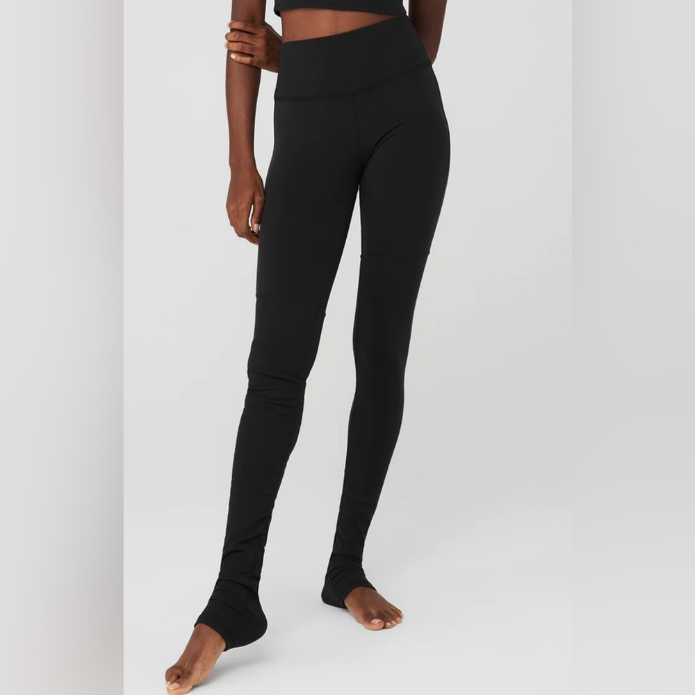 Alo Yoga mid-rise Goddess Legging in black- leg warmer style
